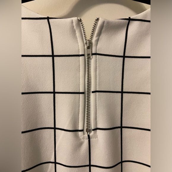 Melloday Top with zipper detail - Picture 4 of 5